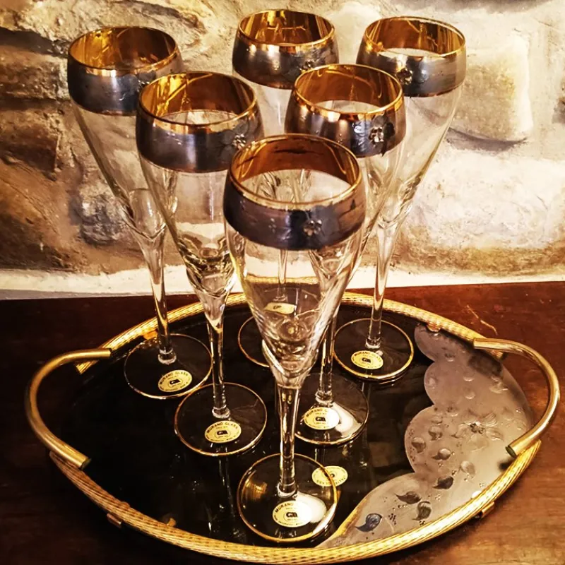 Pamono Glasses and Tray in Murano Glass with Hand-Decorated 24 Karat Gold Finishes from GN Murano, 1970s, Set of 7> Dinnerware Accessories