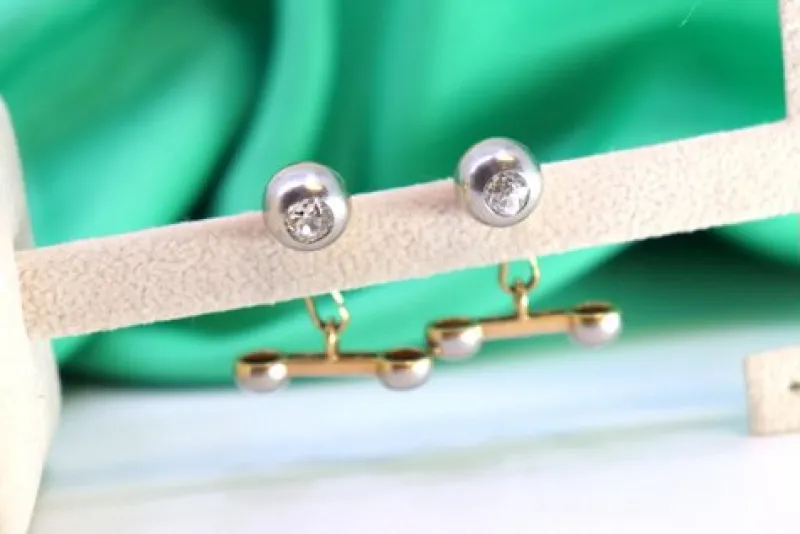 Pamono Gold and Platinum Cufflinks with Brilliant-Cut Diamonds, Set of 2> Cufflinks