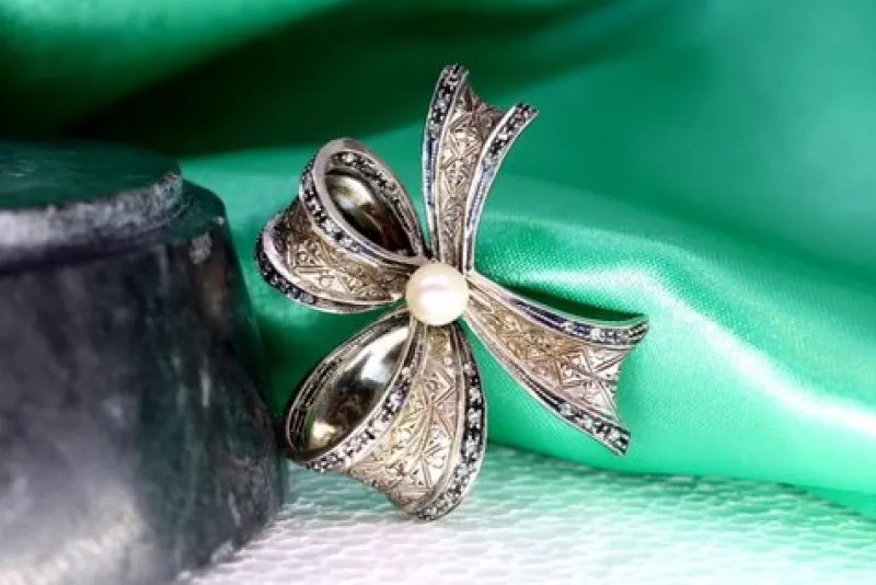 Clearance Pamono Gold and Silver Bow-Shaped Brooch with Diamond Flakes