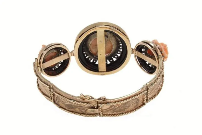 Hot Pamono Gold and Silver Bracelet with Rose Corals, Onyx and Diamond