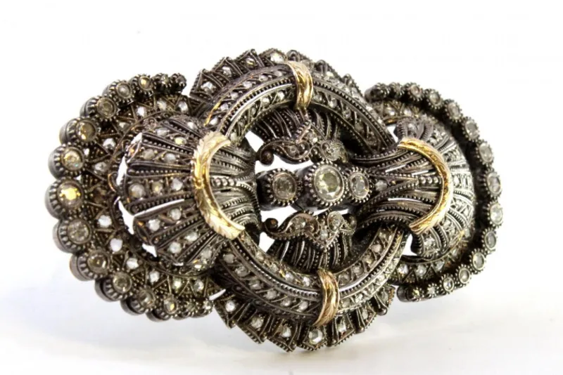 Pamono Gold and Silver Brooch with Brilliant-Cut Diamonds and Chips> Brooches