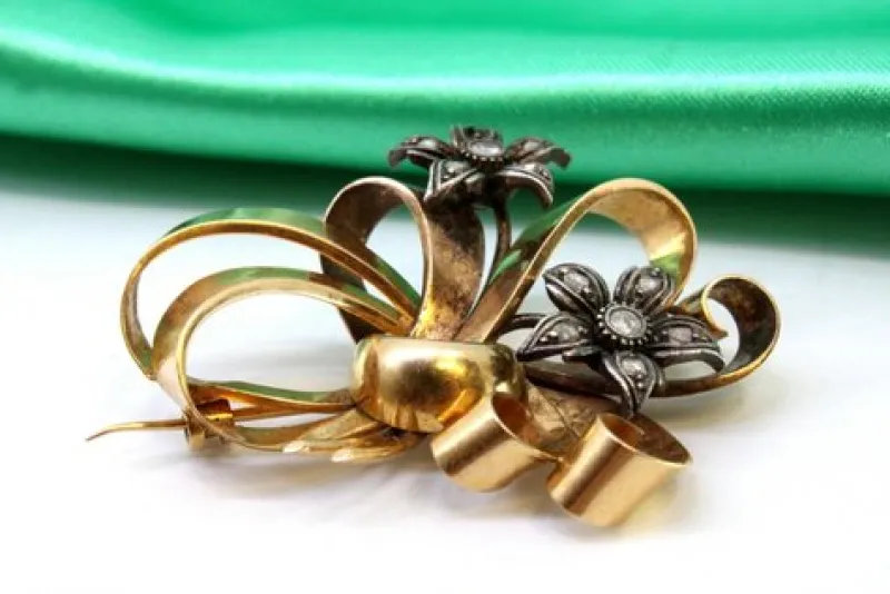 Pamono Gold and Silver Brooch with Diamond Chips> Brooches