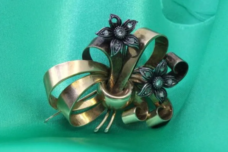 Pamono Gold and Silver Brooch with Diamond Chips> Brooches