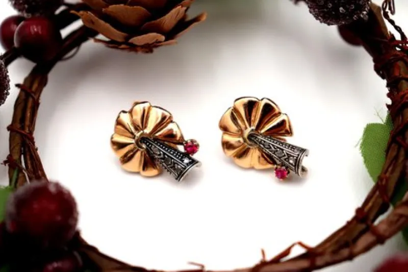 Pamono Gold and Silver Earrings with Relief and Diamond Chips with Garnet Stones, Set of 2> Earrings