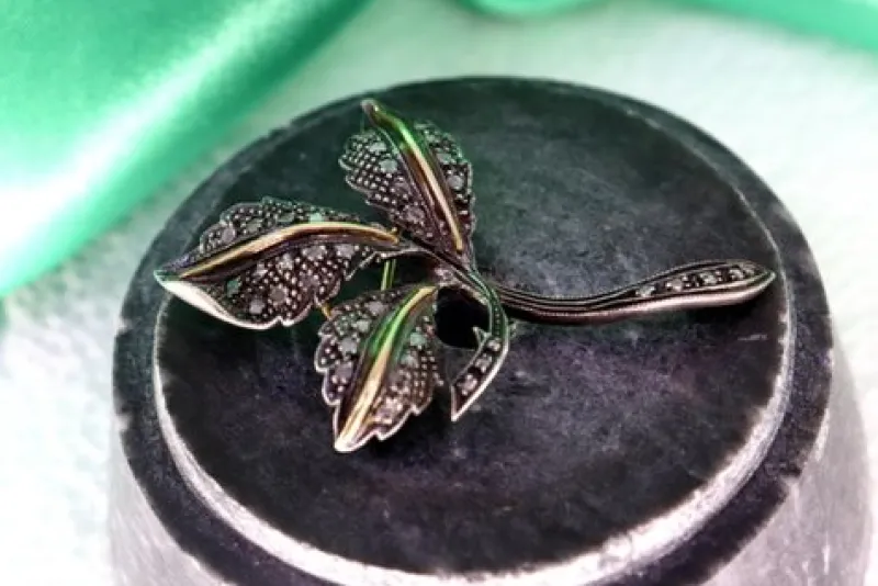 New Pamono Gold and Silver Flower-Shaped Brooch with Diamond Chips