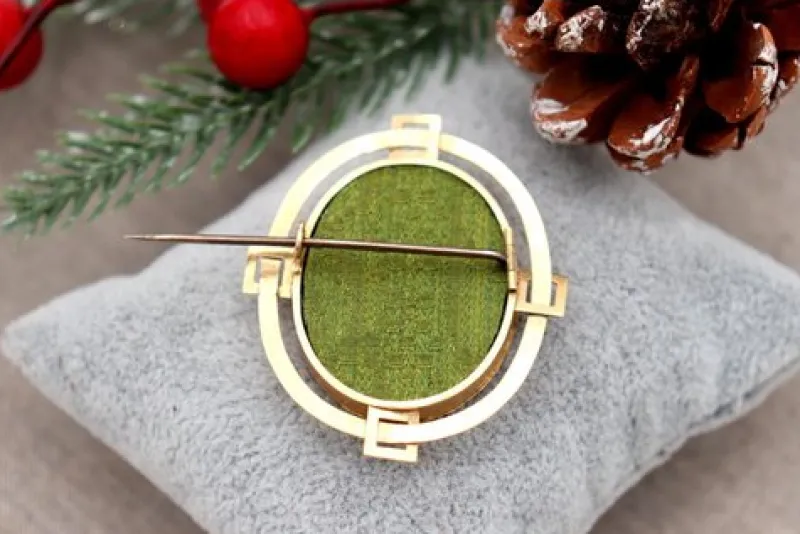 Discount Pamono Gold Brooch Cut Out with Applications