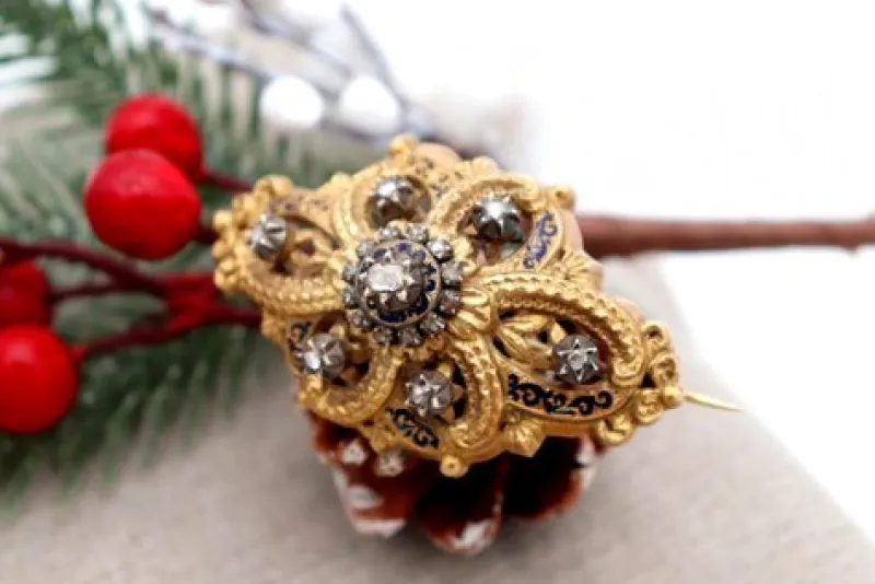 New Pamono Gold Brooch Cut with Diamonds