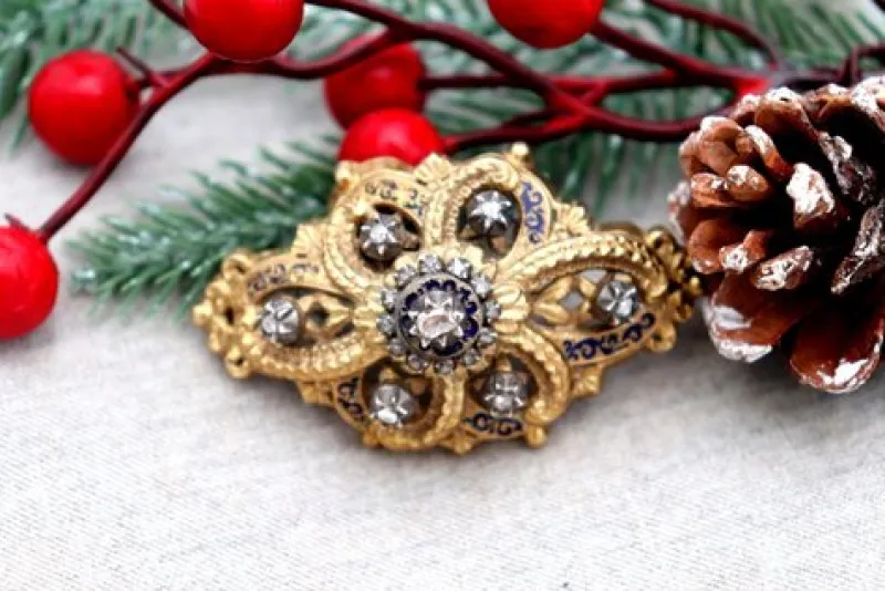 New Pamono Gold Brooch Cut with Diamonds