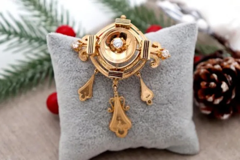 Sale Pamono Gold Brooch with Applications