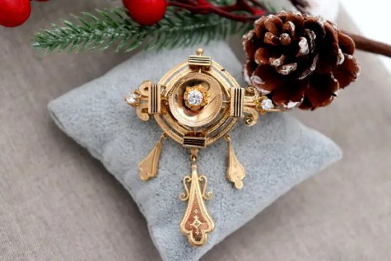 Sale Pamono Gold Brooch with Applications