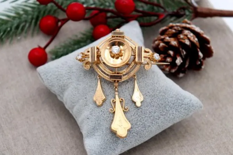 Sale Pamono Gold Brooch with Applications