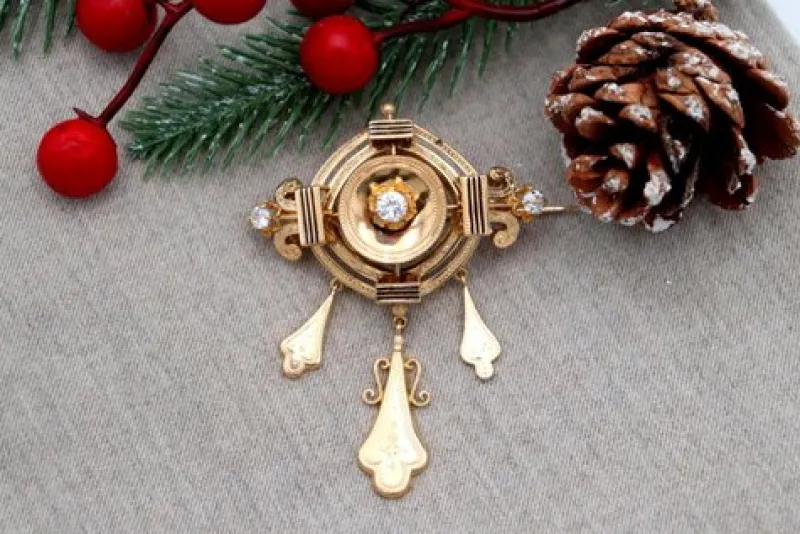 Sale Pamono Gold Brooch with Applications