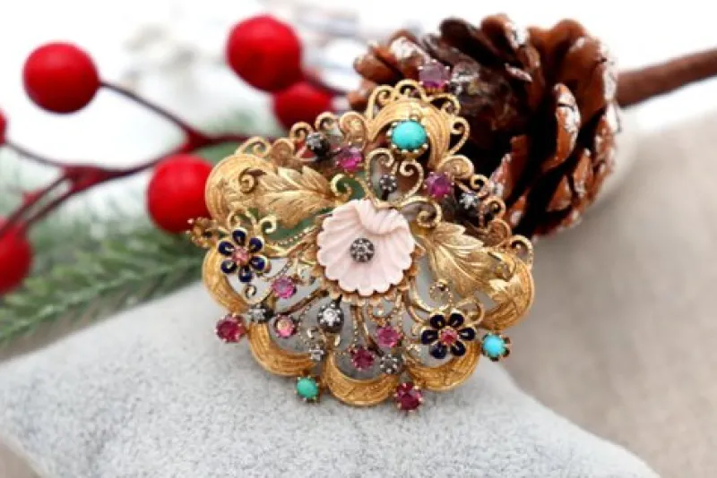 Pamono Gold Brooch with Applications