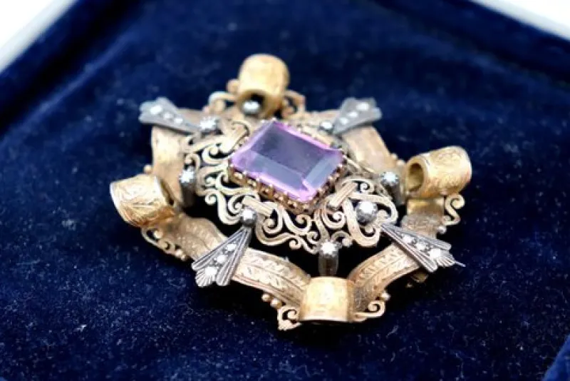 Pamono Gold Brooch with Diamond Reliefs and Chips