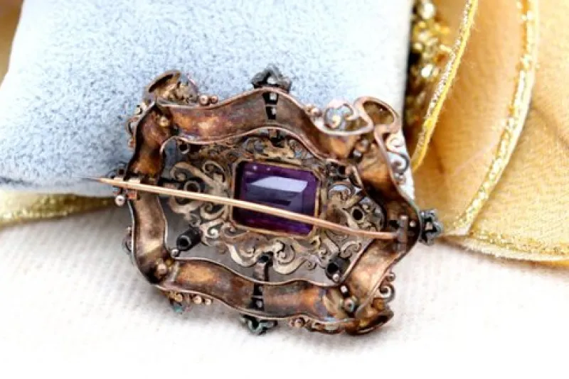 Pamono Gold Brooch with Diamond Reliefs and Chips