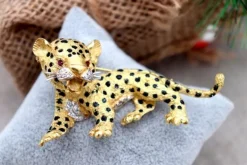 Pamono Gold Brooch with Diamonds