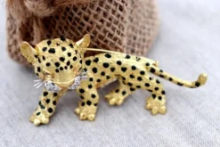 Pamono Gold Brooch with Diamonds