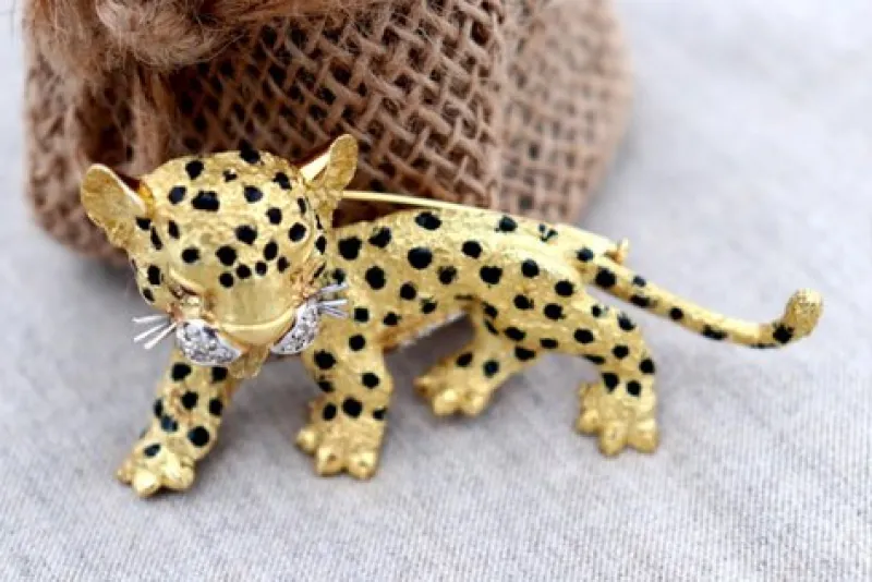 Pamono Gold Brooch with Diamonds