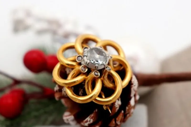 Pamono Gold Brooch with Intertwined Bows and Diamond