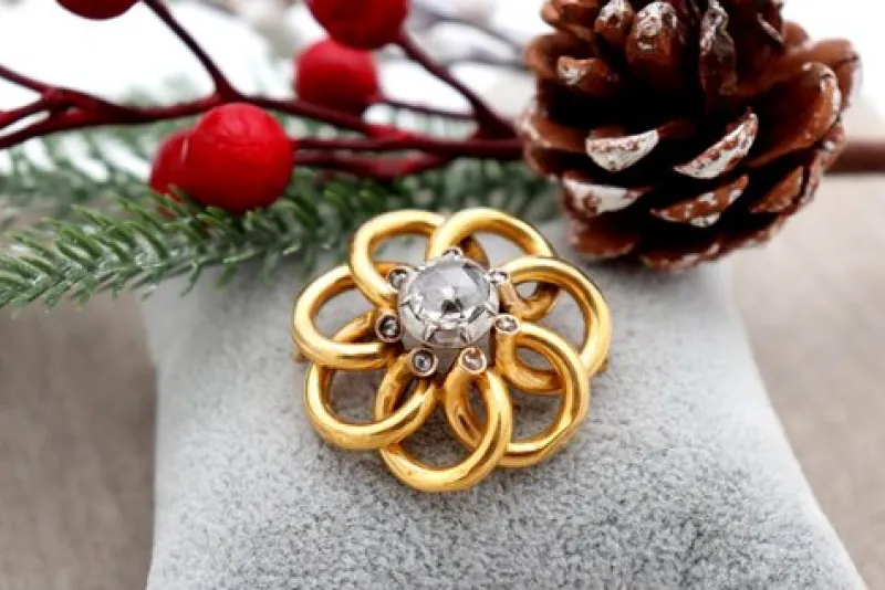 Pamono Gold Brooch with Intertwined Bows and Diamond