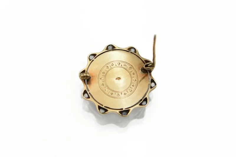 Hot Pamono Gold Brooch with Quartz and Wildflower Motif, Austria-Hungary, 1922