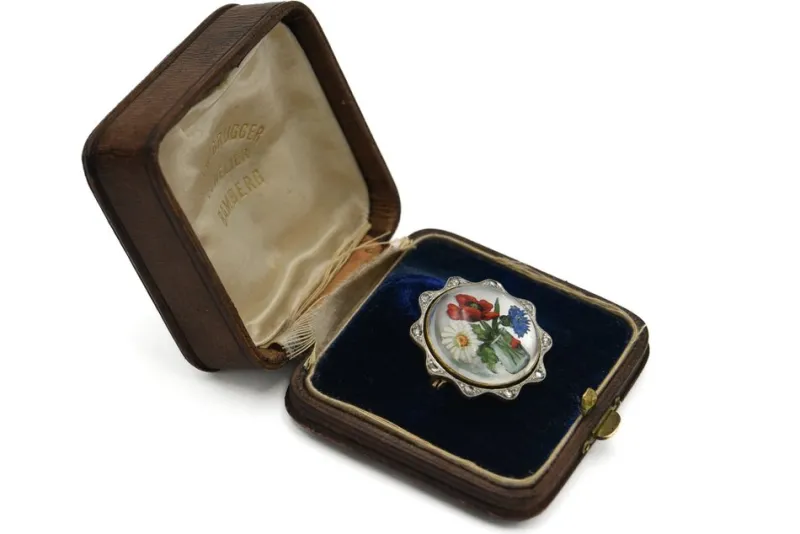 Hot Pamono Gold Brooch with Quartz and Wildflower Motif, Austria-Hungary, 1922