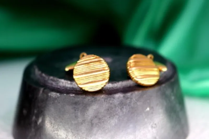Pamono Gold Cufflinks in Button Shape with Strips, Set of 2