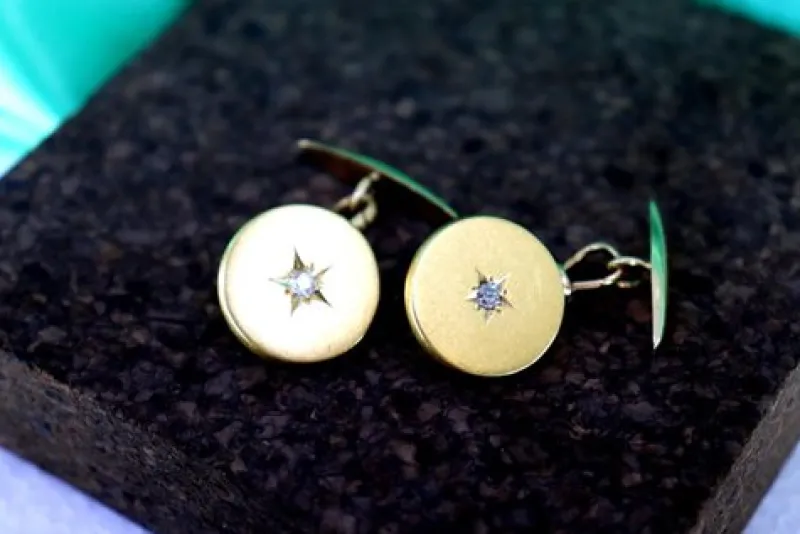 Pamono Gold Cufflinks in Button Shape with Star-Shaped Cutouts, Set of 2> Cufflinks