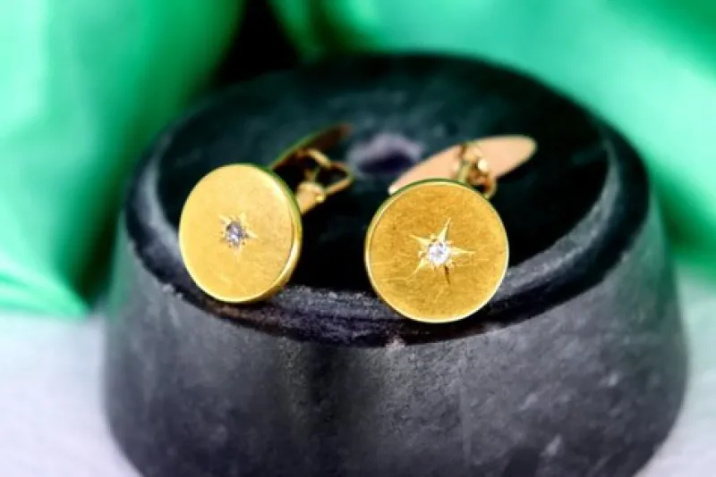 Pamono Gold Cufflinks in Button Shape with Star-Shaped Cutouts, Set of 2> Cufflinks