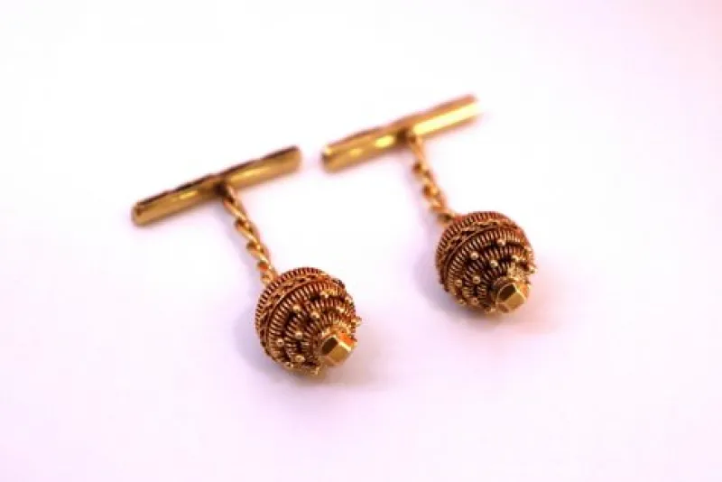 Pamono Gold Cufflinks in Filigree Pine Cone Shape and Plaited Crossbars, Set of 2> Cufflinks