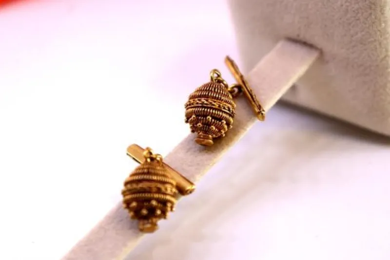 Pamono Gold Cufflinks in Filigree Pine Cone Shape and Plaited Crossbars, Set of 2> Cufflinks