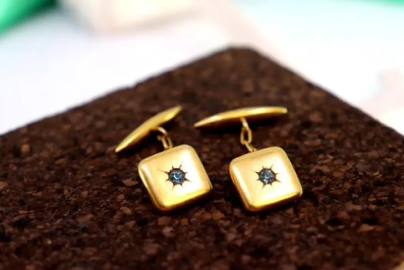 Pamono Gold Cufflinks in Square and Concave Shapes with Blue Zirconia, Set of 2> Cufflinks