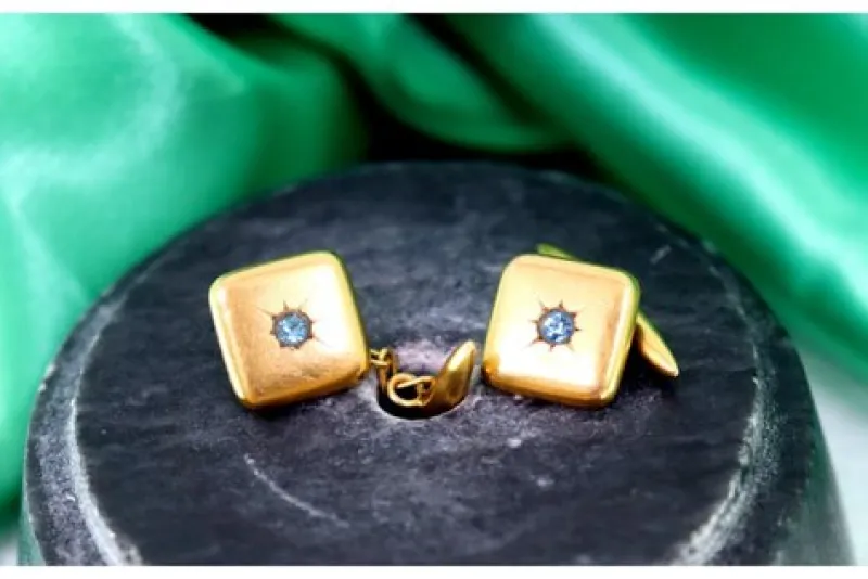 Pamono Gold Cufflinks in Square and Concave Shapes with Blue Zirconia, Set of 2> Cufflinks