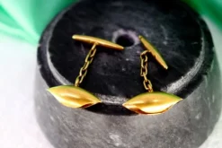 Pamono Gold Cufflinks in the Shape of Closed Leaf, Set of 2><noscript><img width=