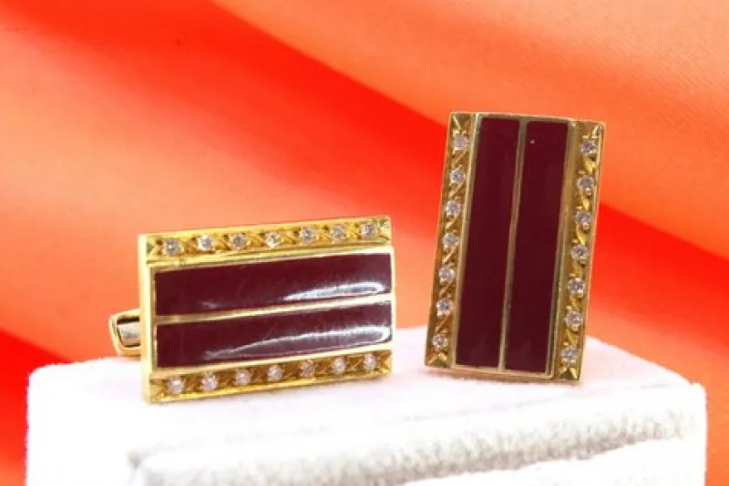 Pamono Gold Cufflinks with Reliefs and Brilliant-Cut Diamonds, Set of 2> Cufflinks
