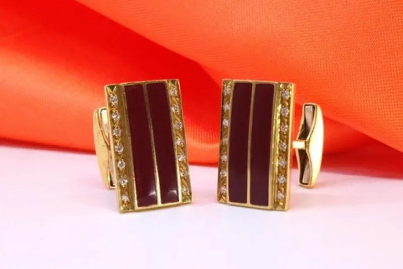 Pamono Gold Cufflinks with Reliefs and Brilliant-Cut Diamonds, Set of 2> Cufflinks