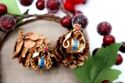 Discount Pamono Gold Earrings with Reliefs and Colored Synthetic Stones Inlaid, Set of 2