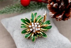 Sale Pamono Gold Flower Shaped Brooch