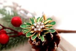 Sale Pamono Gold Flower Shaped Brooch