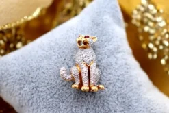 Pamono Gold Leopard-Shaped Brooch with Diamonds
