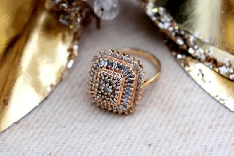 Hot Pamono Gold Ring with 53 Brilliant-Cut Diamonds