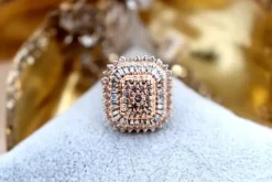 Hot Pamono Gold Ring with 53 Brilliant-Cut Diamonds