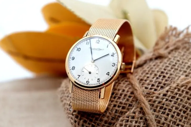Pamono Gold Wristwatch from IWC> Watches