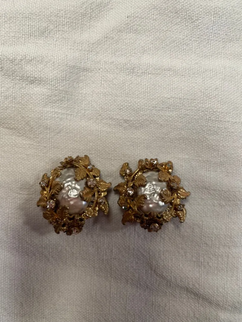 Pamono Gold-Plated Earrings by Miriam Haskell, 1960s, Set of 2> Earrings
