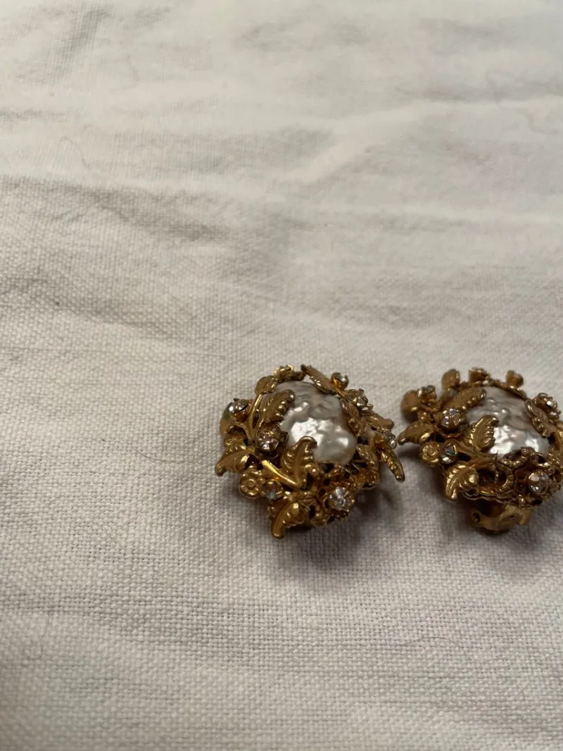 Pamono Gold-Plated Earrings by Miriam Haskell, 1960s, Set of 2> Earrings