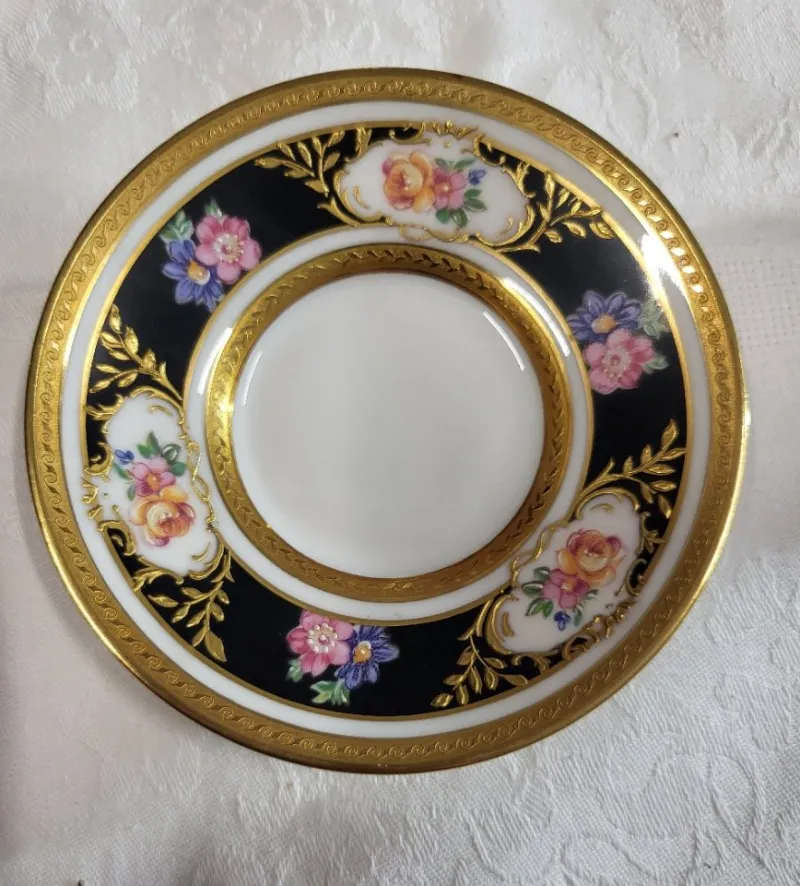 Pamono Gold-Plated Service from L' Ancienne Manufacture Royale de Limoges, France, 1980s, Set of 75> Dinner Plates & Bowls