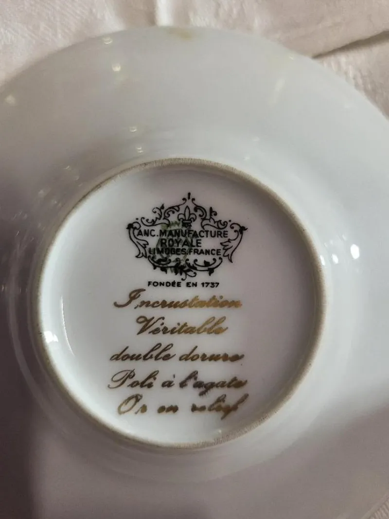 Pamono Gold-Plated Service from L' Ancienne Manufacture Royale de Limoges, France, 1980s, Set of 75> Dinner Plates & Bowls