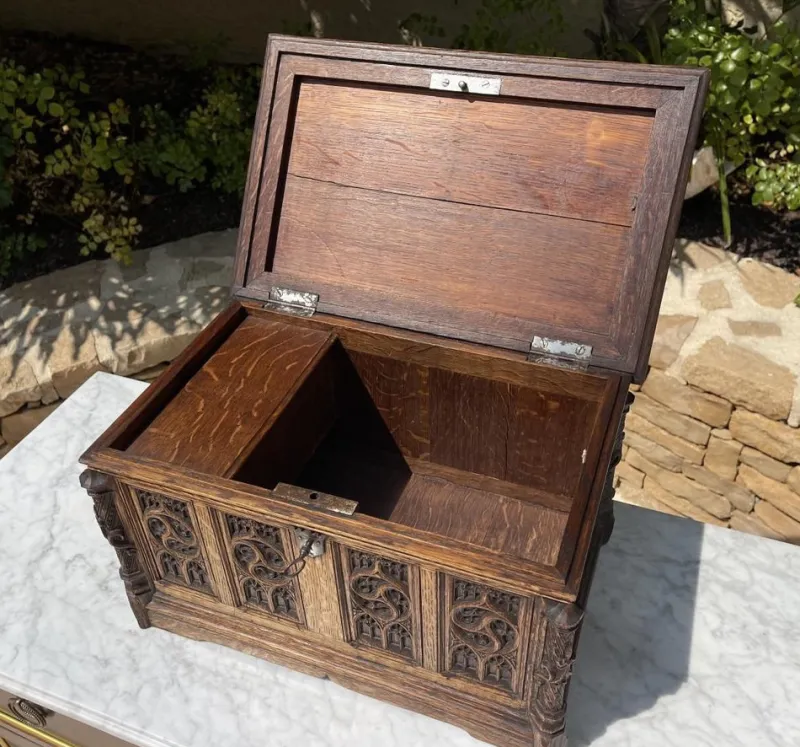 Pamono Gothic Style Box in Oak> Trunks Crates & Baskets