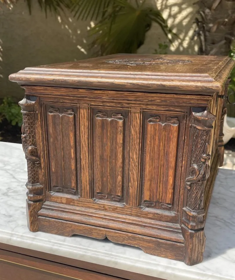 Pamono Gothic Style Box in Oak> Trunks Crates & Baskets