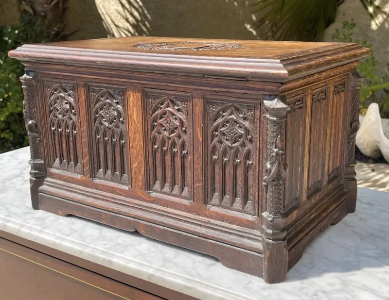 Pamono Gothic Style Box in Oak> Trunks Crates & Baskets